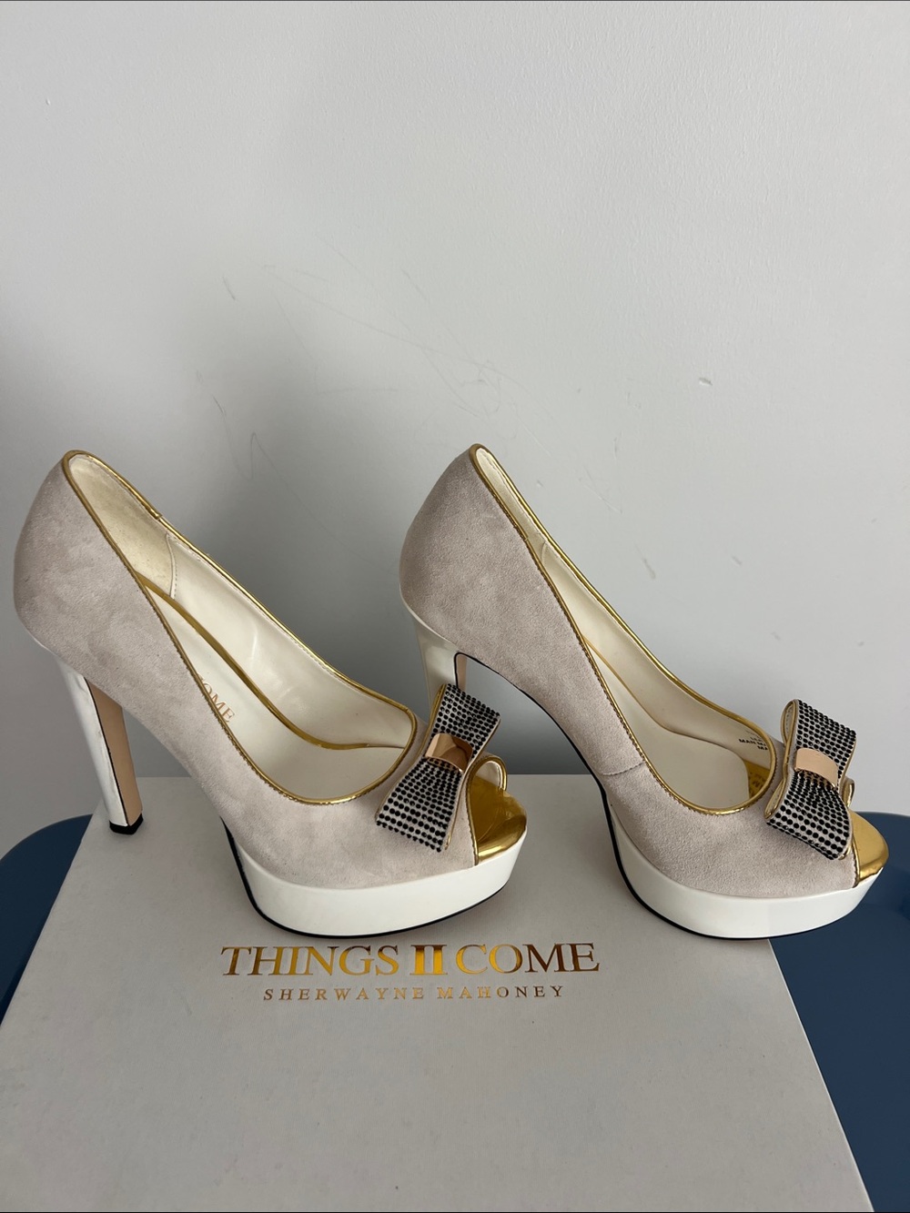 Things II Come by Sherwayne Mahoney Madison cream light taupe peep toe heels 6
